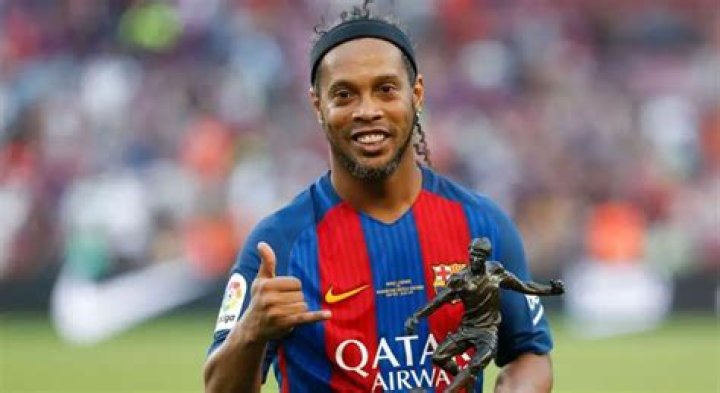 Ronaldinho Bio (Wiki) 