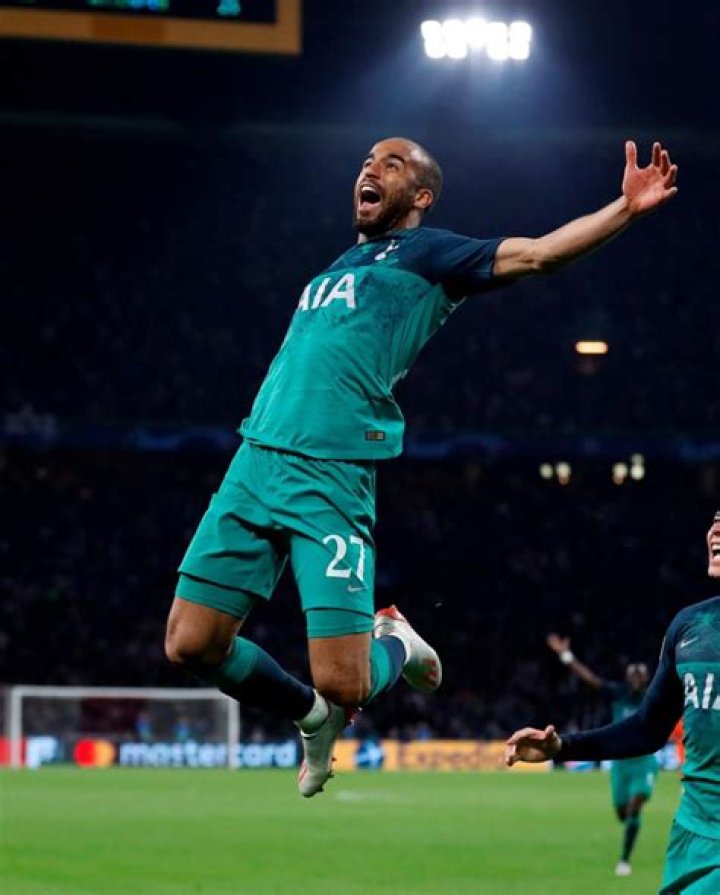 
Ronaldo Moura Height, Weight, Net Worth, Age, Birthday, Wikipedia, Who, Nationality, Biography 