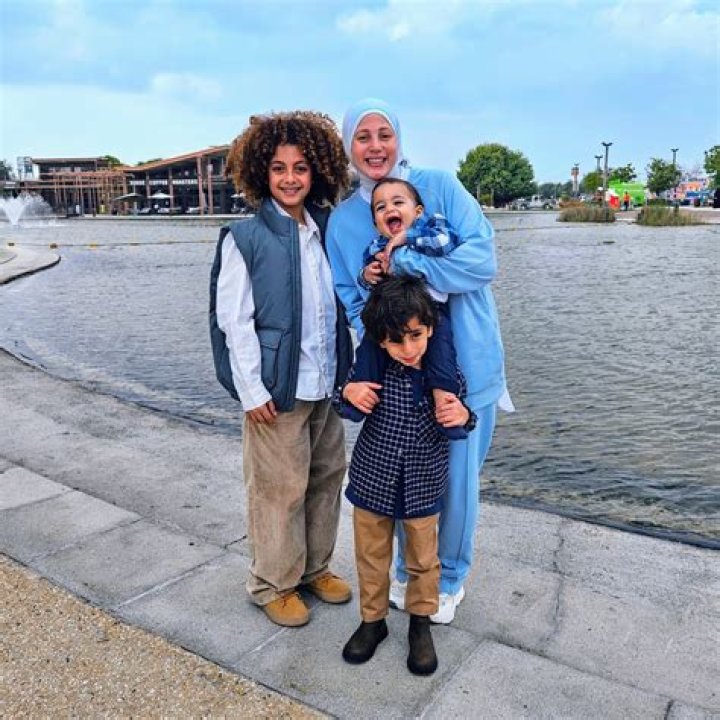 Sara Karrit - Age, Family, Bio