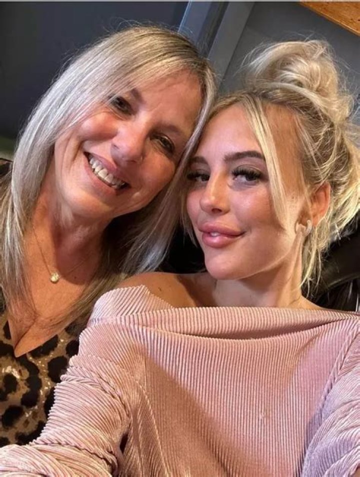 Sarah Jess - Age, Family, Bio