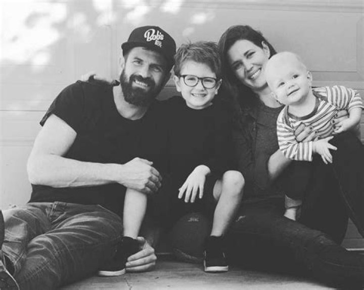 Sarah Lancaster - Age, Family, Bio