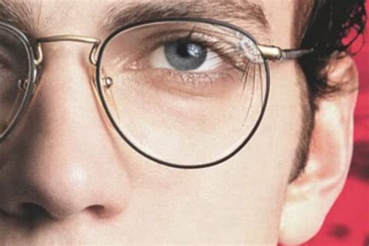 Shattered Glass - Cast, Ages, Trivia