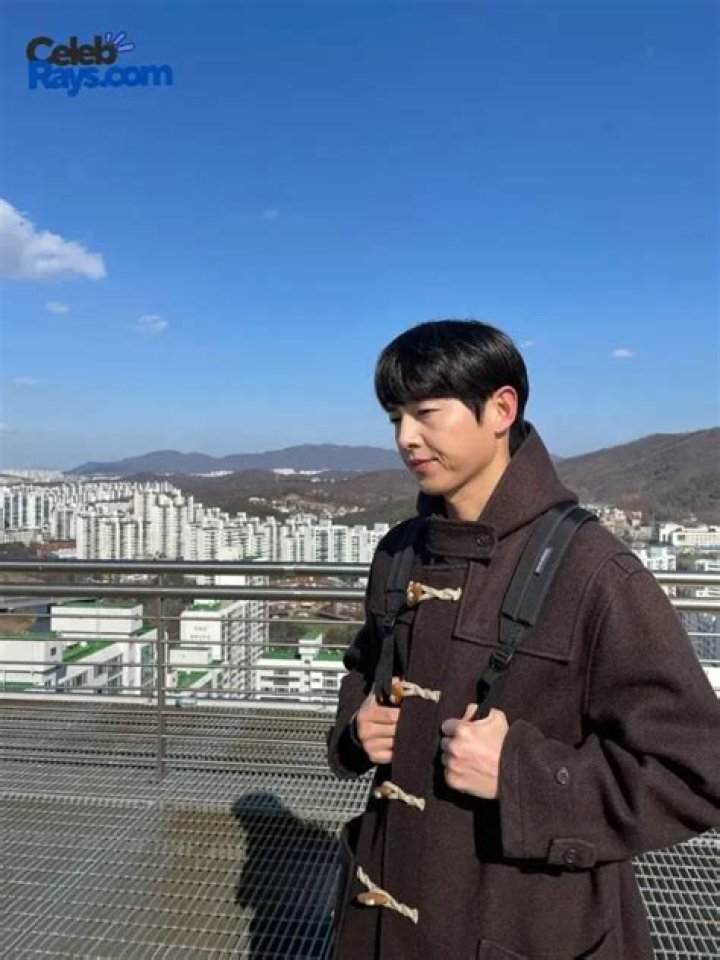 Song Joong-ki Bio (Wiki) 