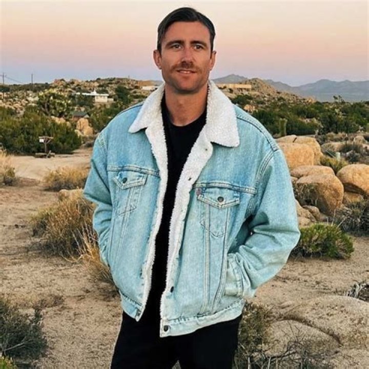 Sunny Garcia - Age, Family, Bio