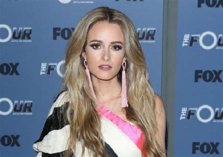 The Four season 2 contestant Stephanie Zelaya is married to Ricardo Santizo.