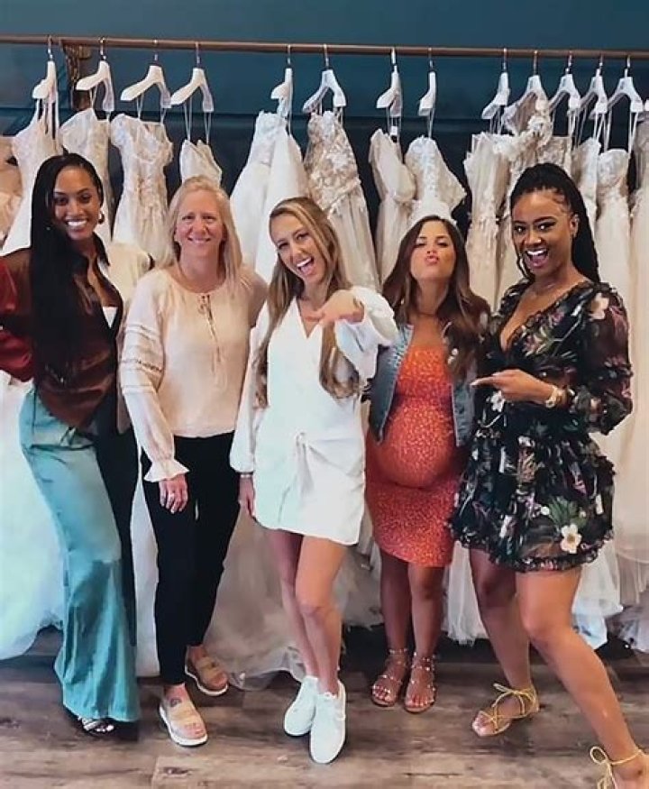 “Travis Kelce’s ex Kayla Nicole unfollowed Brittany Mahomes” links