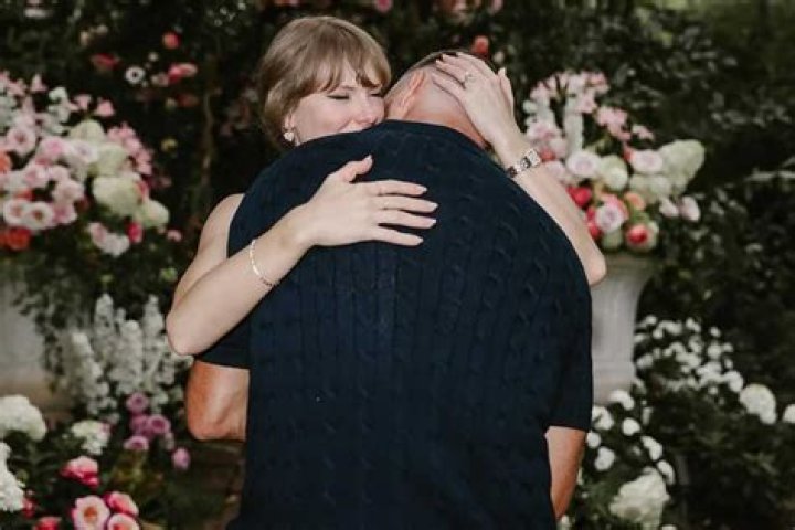 Vicki Gunvalson said Yes! The RHOC star is engaged to her boyfriend Steve Lodge!