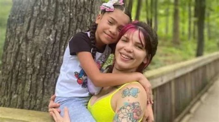 Zoe Kelly - Age, Family, Bio